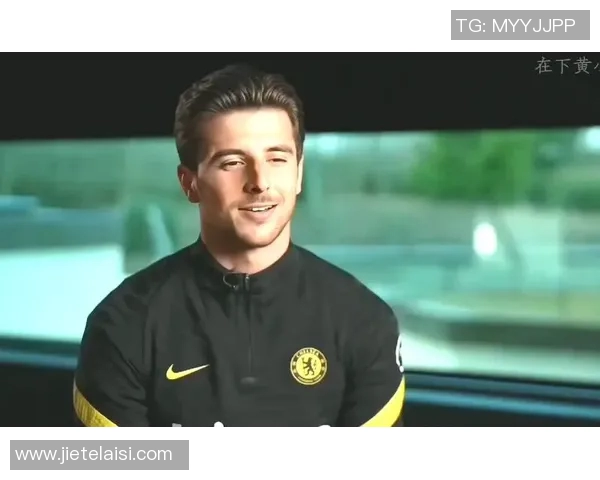 现役足球明星中的顶尖人物谁能称霸绿茵场引发热议