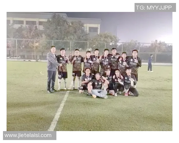 中园足球明星风采展示与成就回顾，领略他们的拼搏精神与荣耀时刻