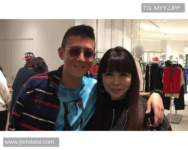 足球明星与女明星的浪漫故事揭示了爱情与事业的交织与魅力