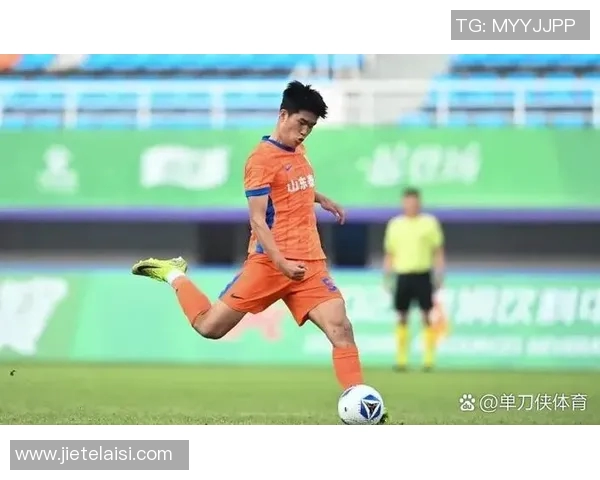 足球明星因合同纠纷被告上法庭引发媒体热议及球迷关注